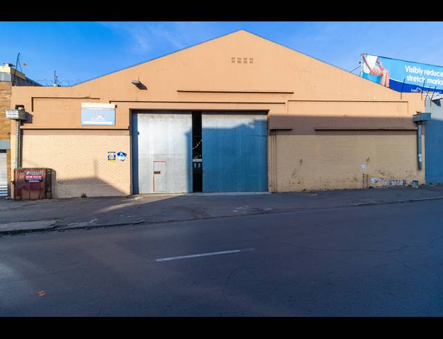 2,000M² WAREHOUSE FOR SALE IN VILLAGE MAIN